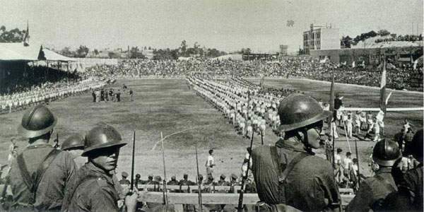 Soldaten des Franco-Regimes im Estadio Chamartin